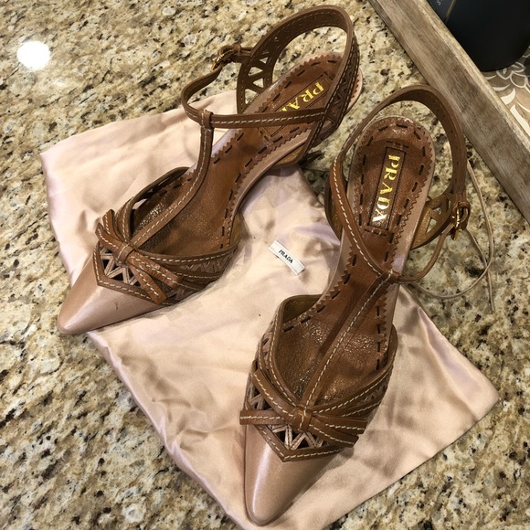 RARE‼️ Prada Laser Cut Ankle Strap Pumps in Tan Leather 37.5 - Picture 3 of 12